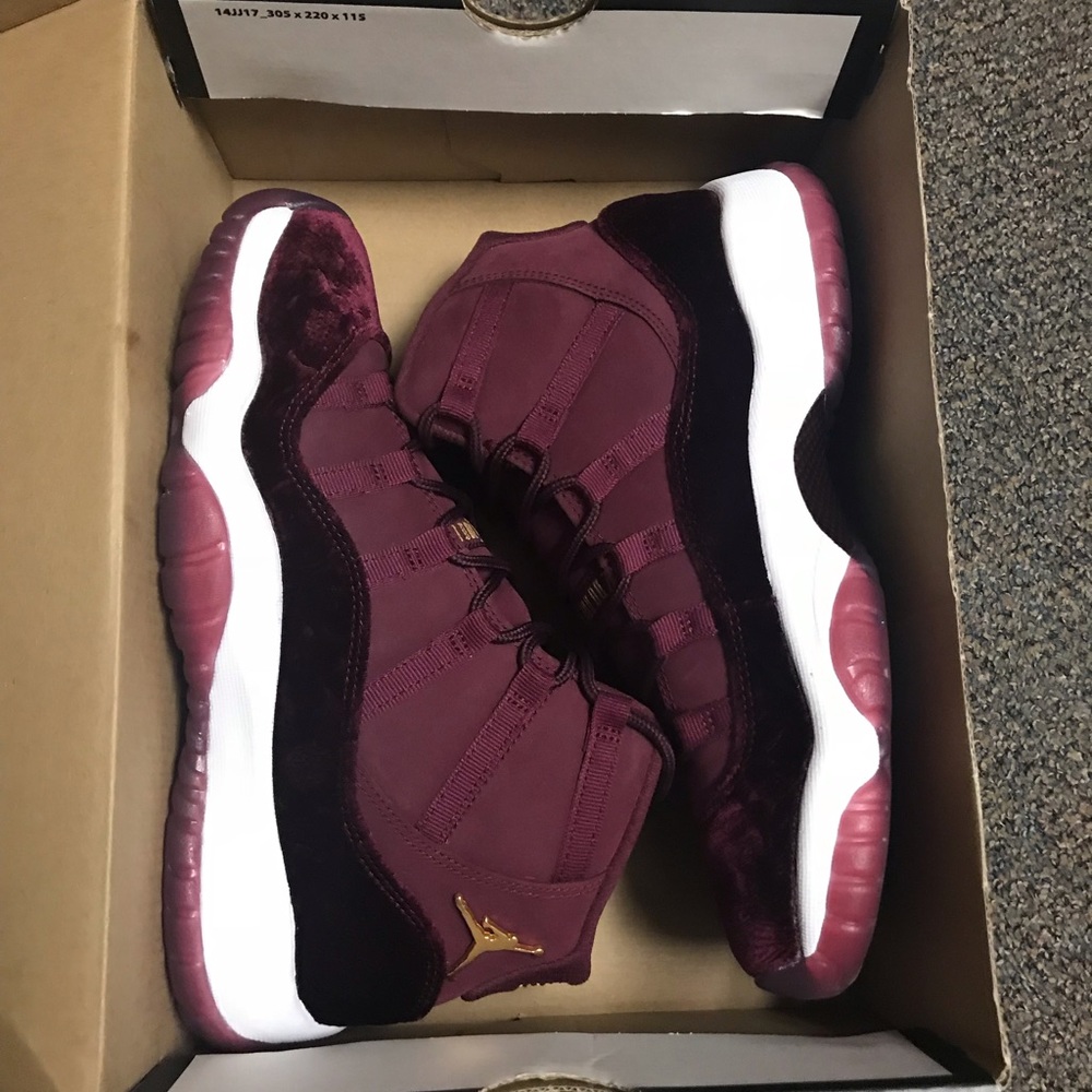 Air Jordan 11 Red velvets Grade School